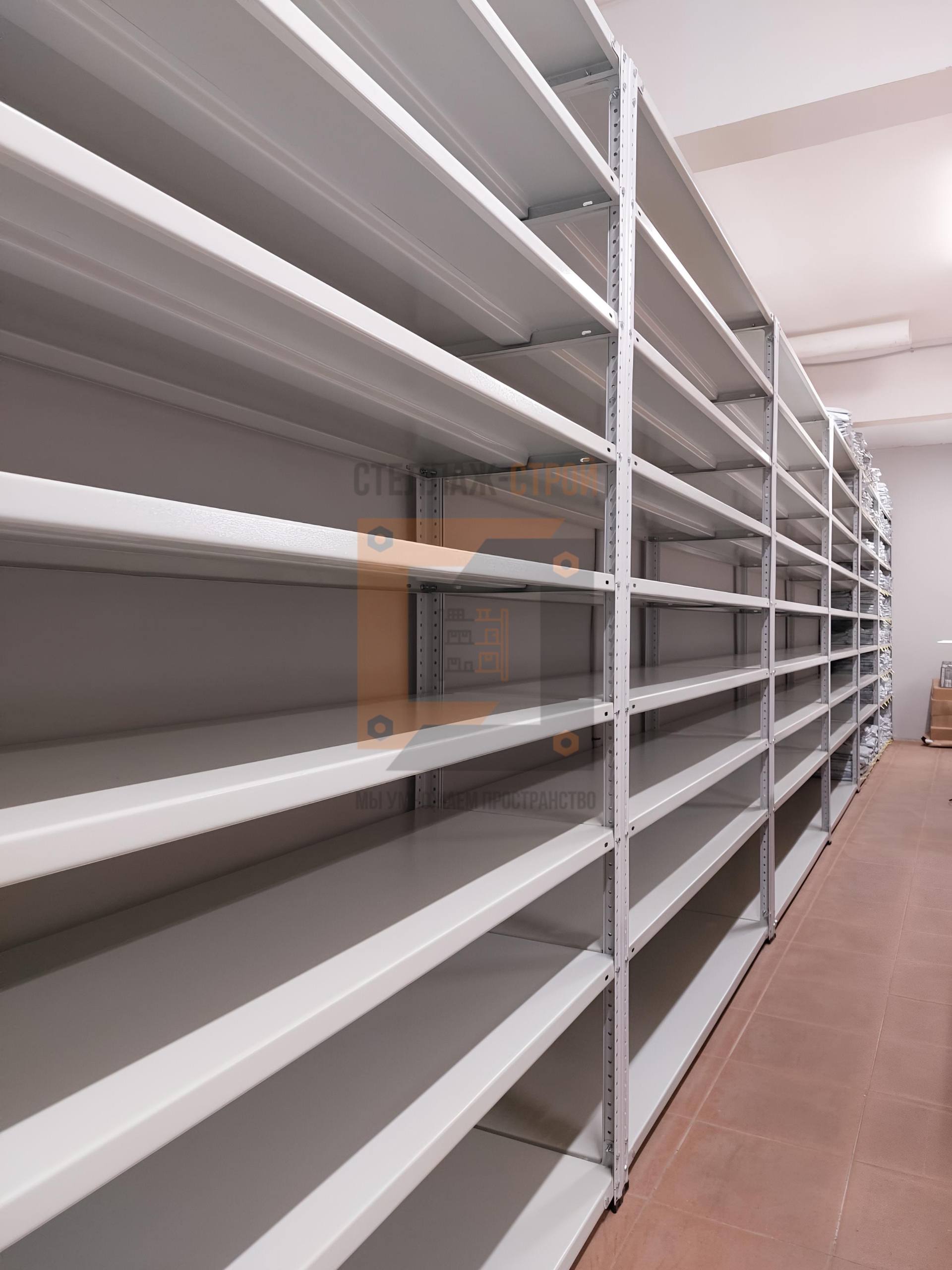 Оцинкованная средне-грузовая модель металлических стеллажей - СГР ОЦ